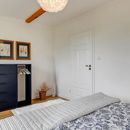 1 Bedroom Cozy In Apartment *