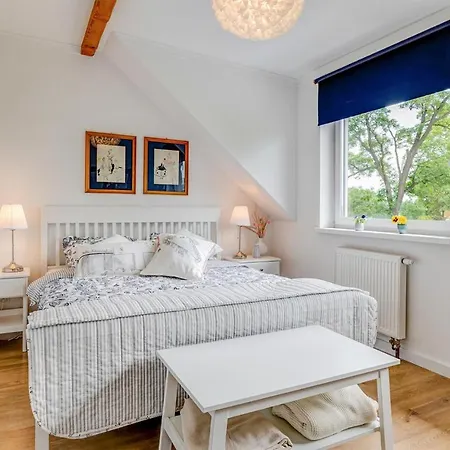 1 Bedroom Cozy In Apartment *